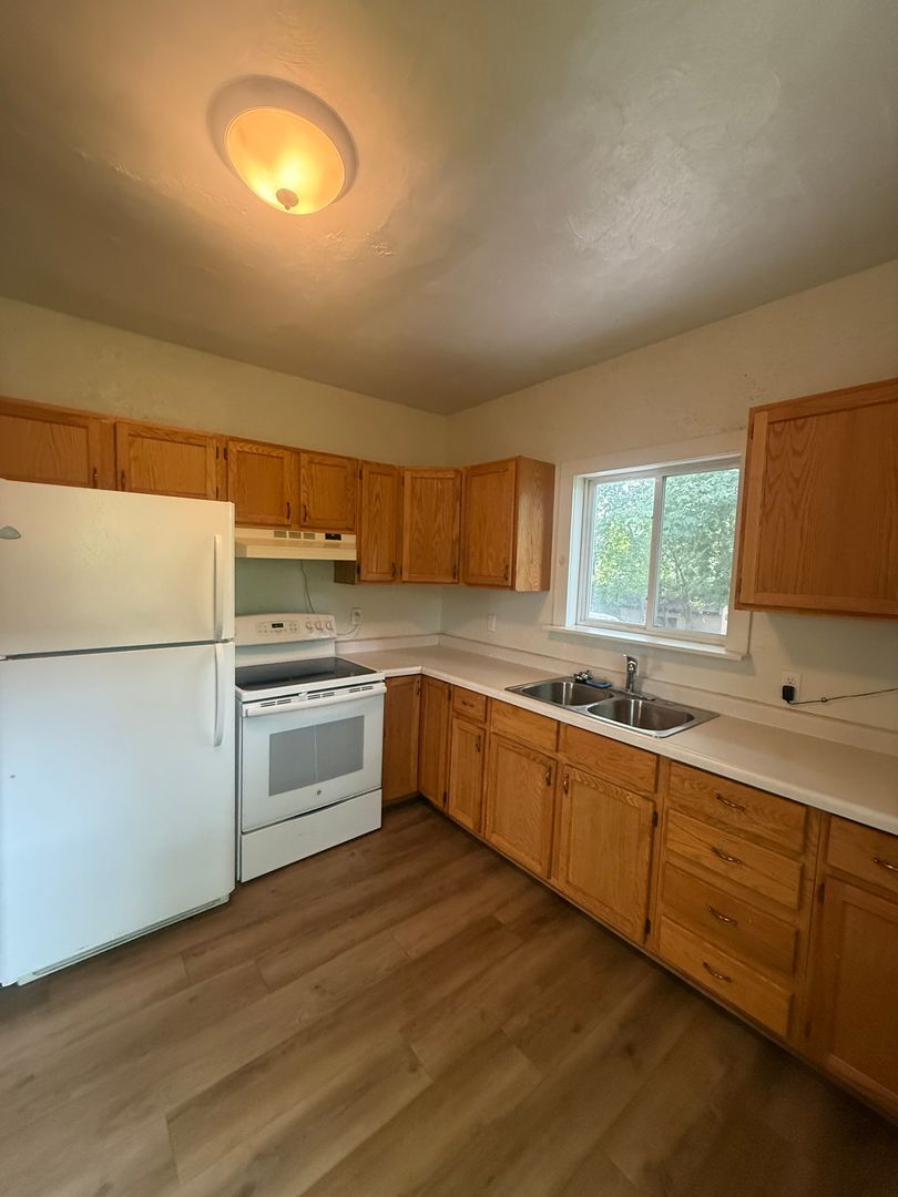 Green Bay Apartment: 1205 Webster