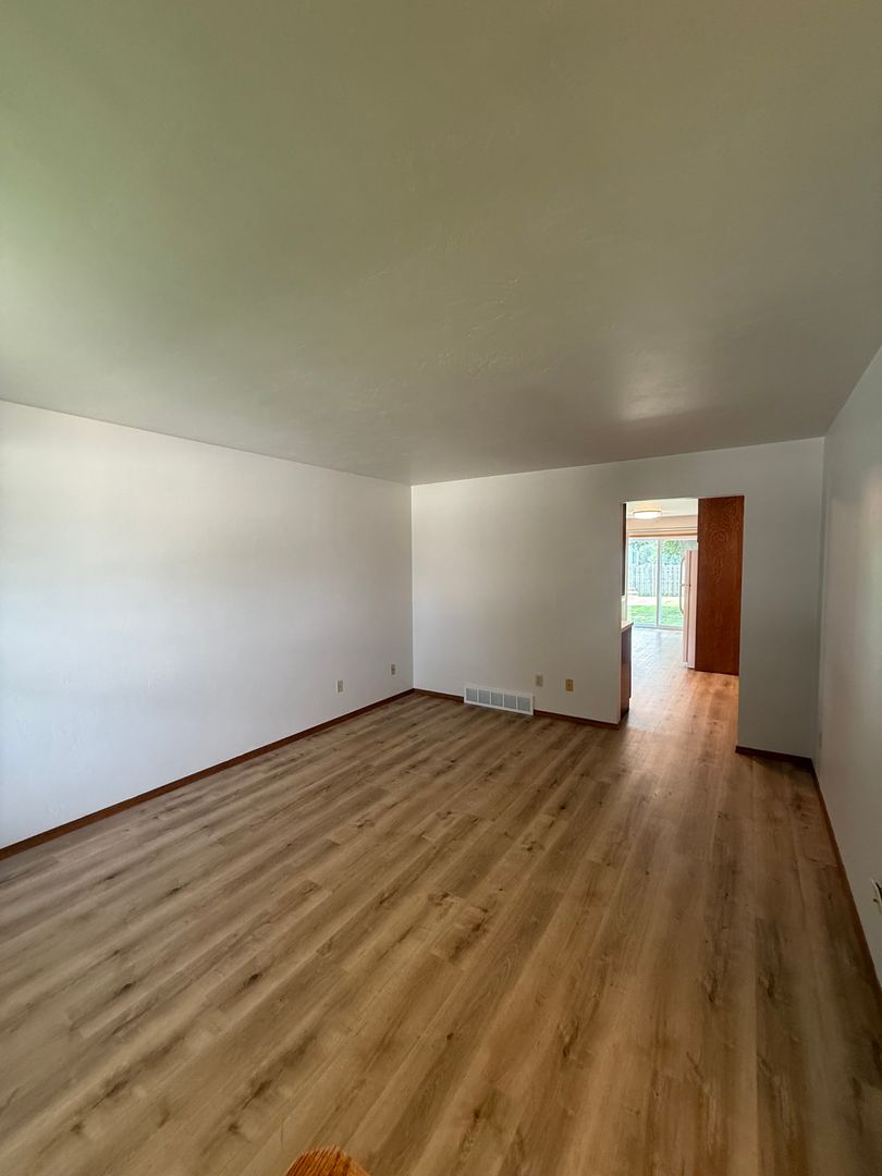 De Pere Apartment: 600 Mollies Way