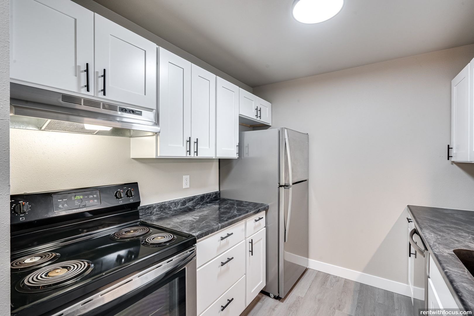 Green Bay Apartment: 100 W. Walnut St.