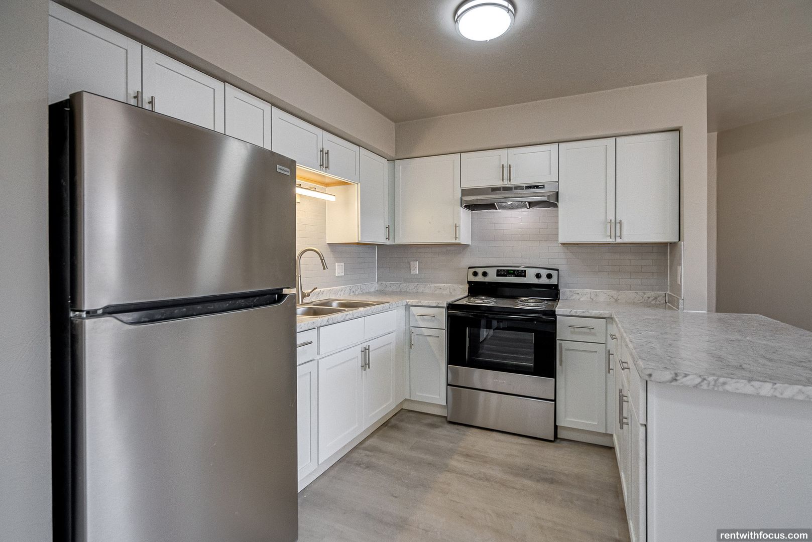 Green Bay Apartment: 2323 Eastman Ave