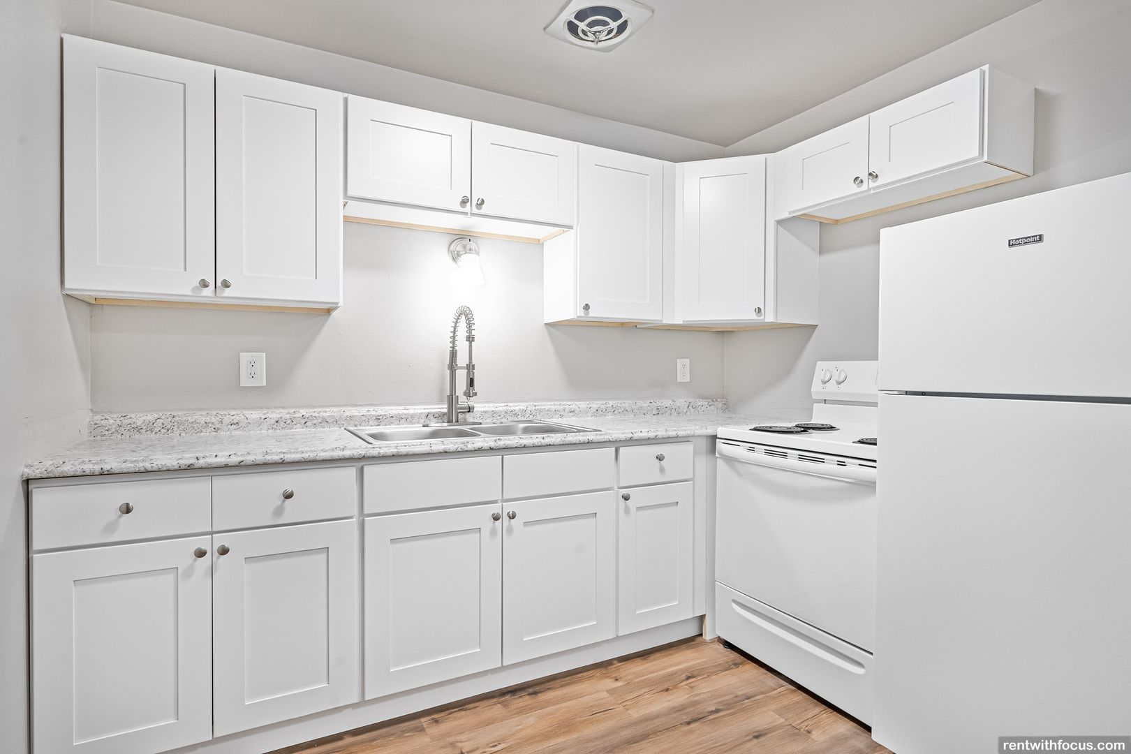 Green Bay Apartment: 2031 Vine St.