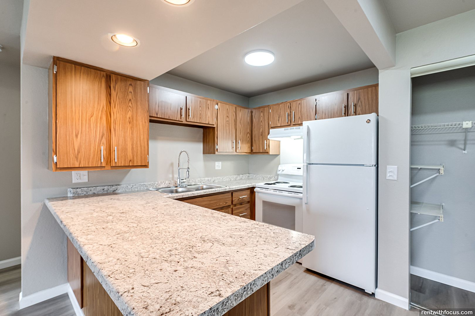 Fond Du Lac Apartment: 818, 824 Security Drive
