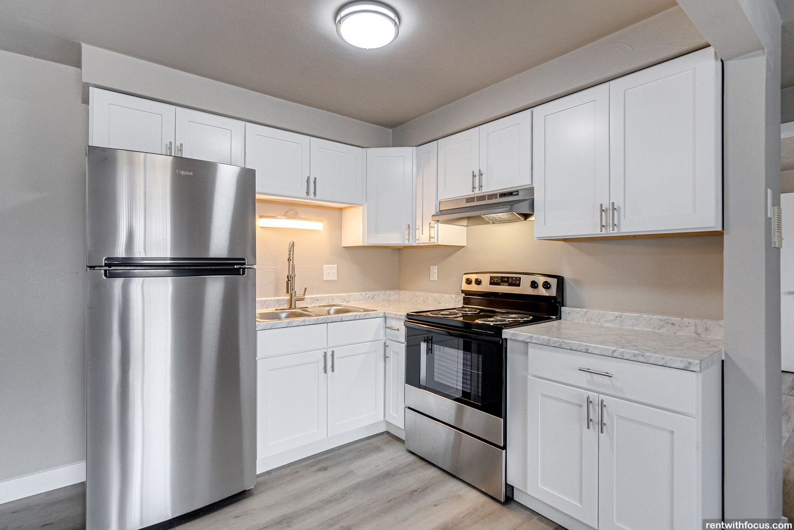 Green Bay Apartment: 2323 Eastman Ave