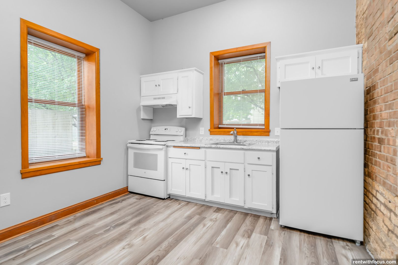 Oshkosh Apartment: 21 W. New York Ave