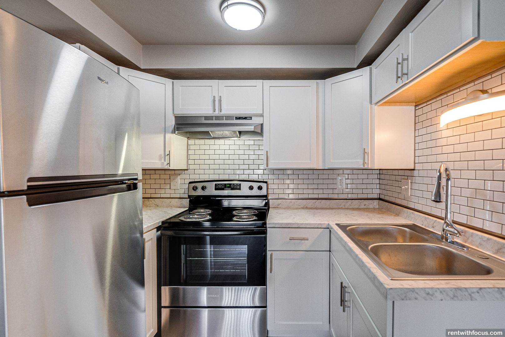 Green Bay Apartment: 2323 Eastman Ave