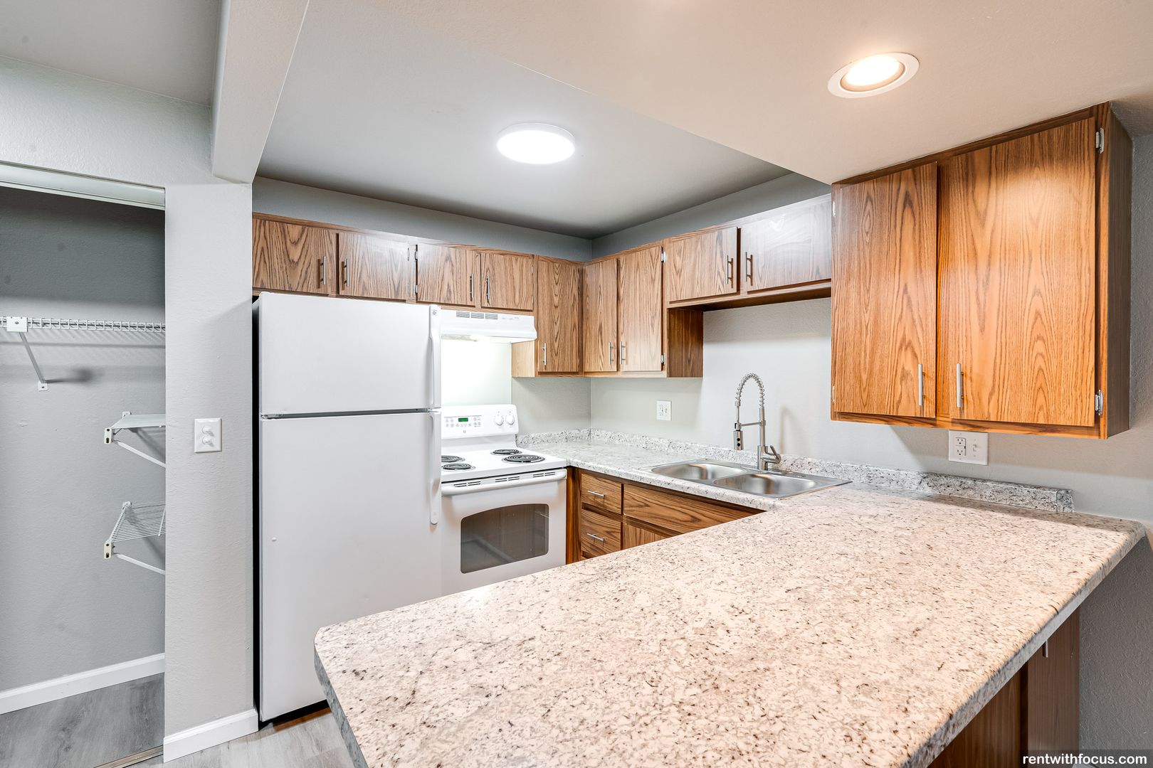 Fond Du Lac Apartment: 818, 824 Security Drive