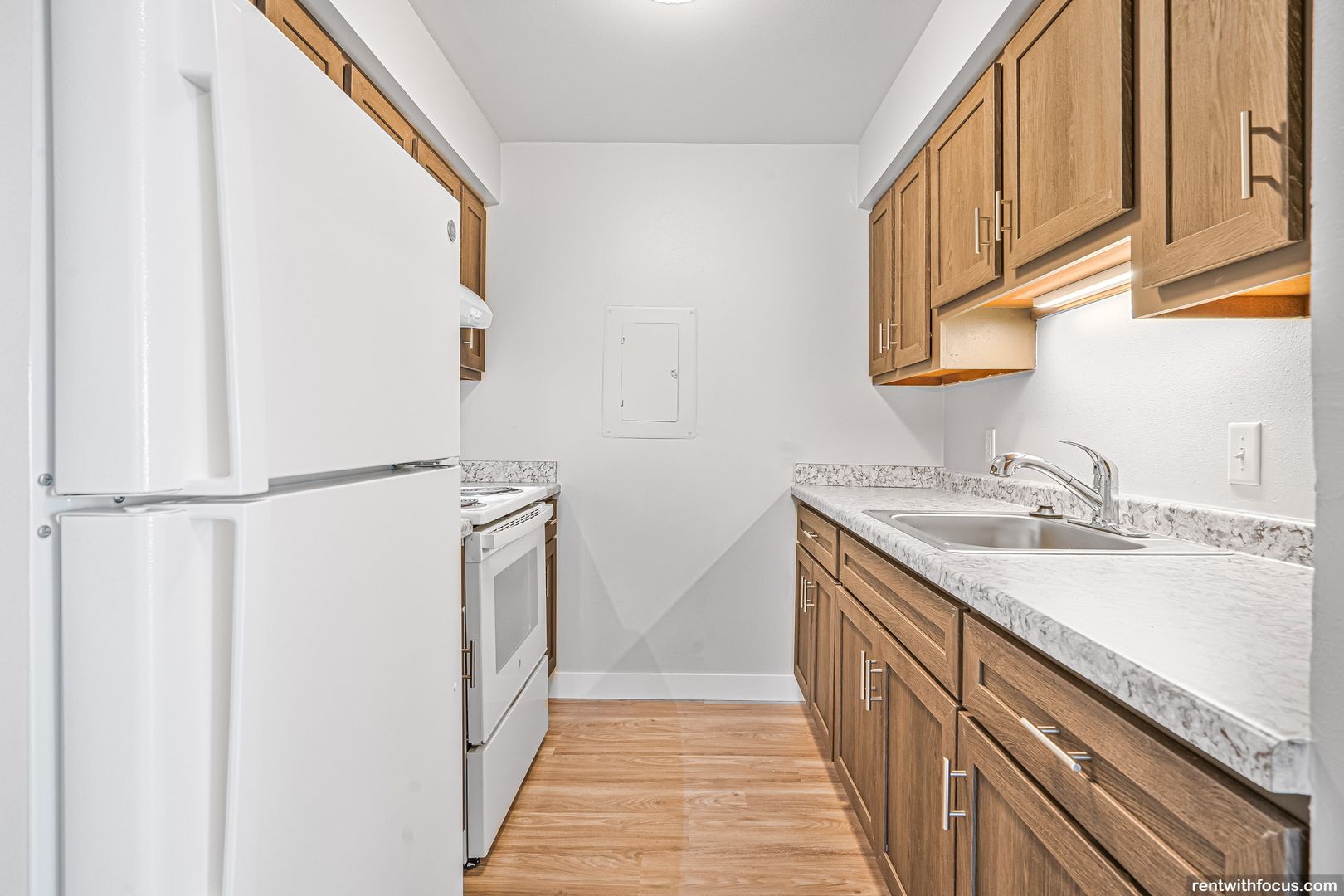 Gillett Apartment: 200 E. Armstrong St.