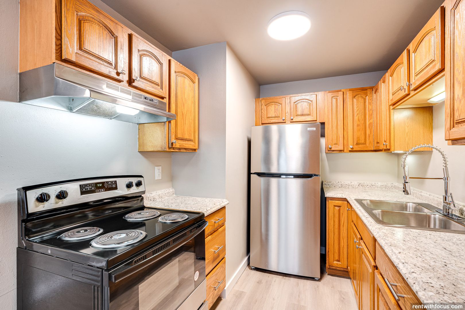 Oshkosh Apartment: 560 W. Linwood Ave.