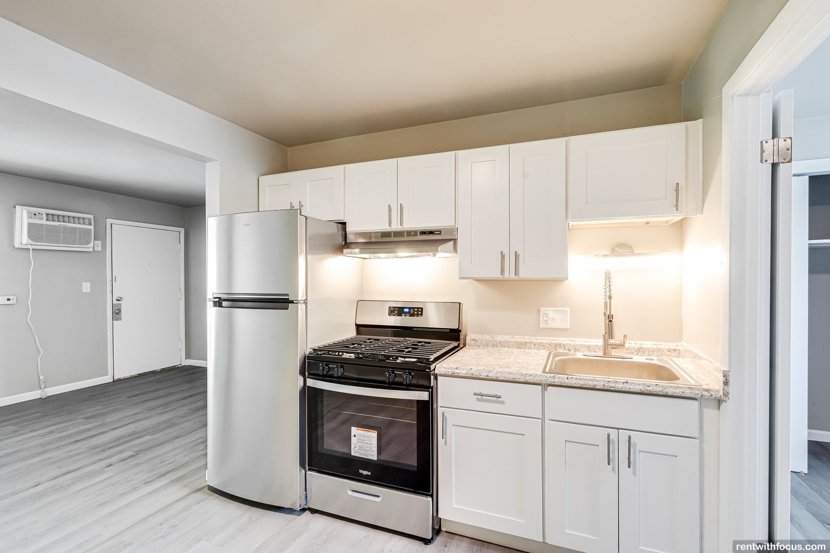 Neenah Apartment: 205 Adams St.