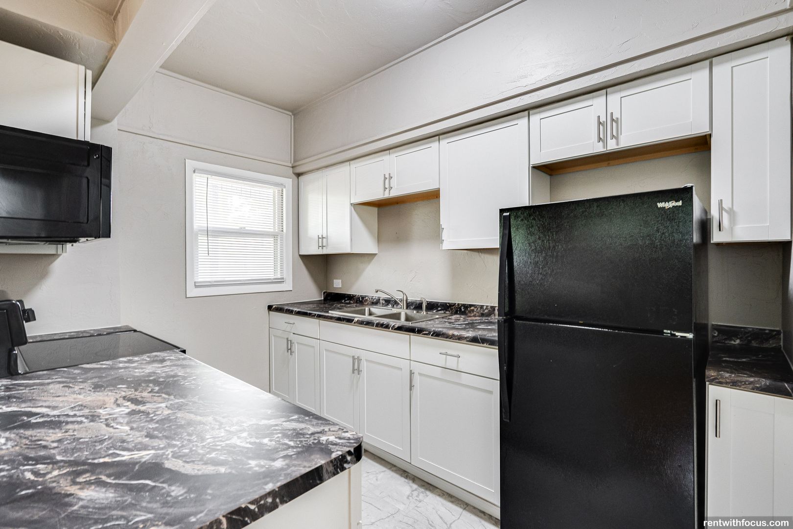 Oshkosh Apartment: 536 Algoma Blvd
