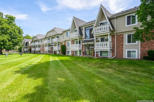 2121 Woodglen Dr - 3C, Sheboygan, WI 53081