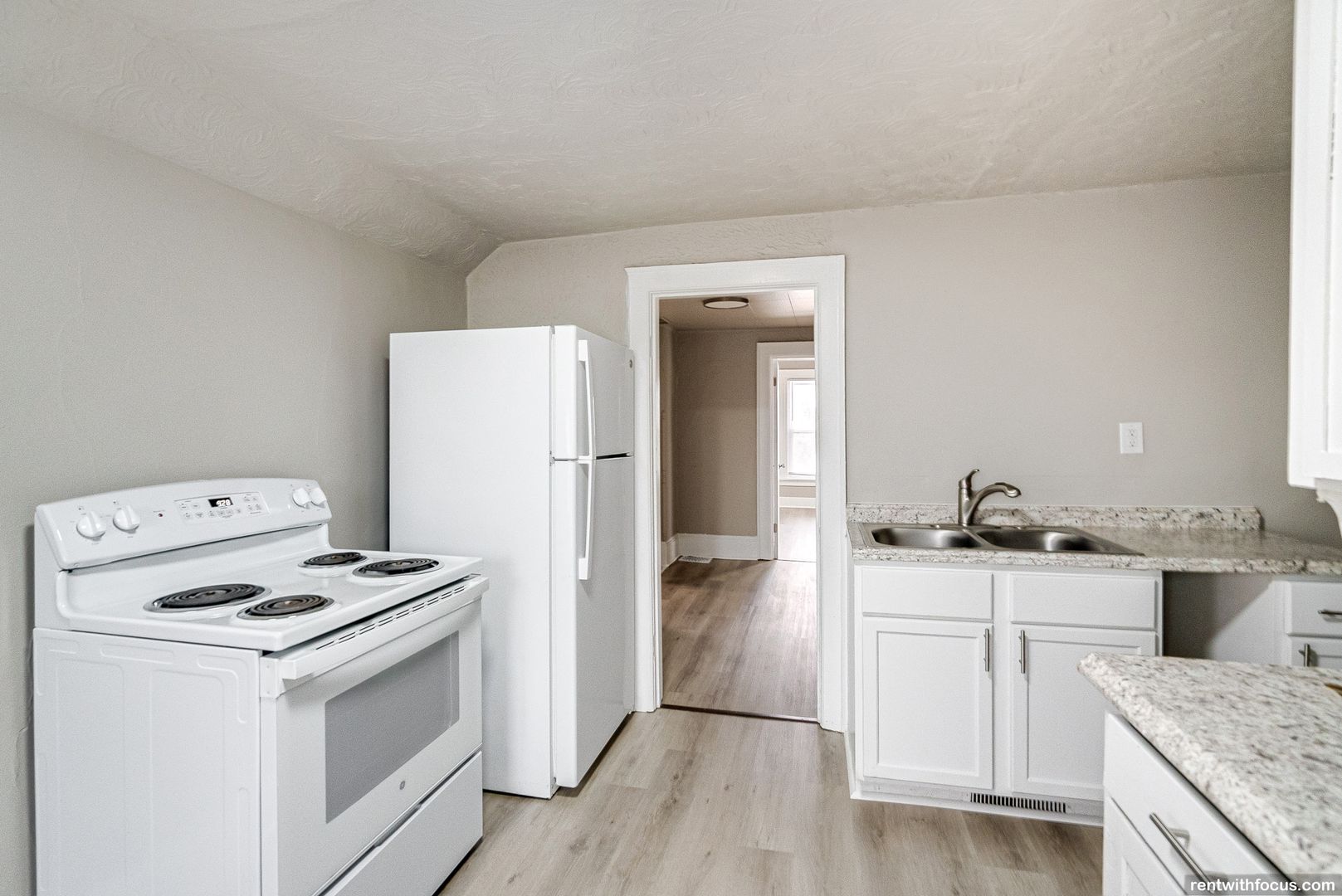 Neenah Apartment: 702 S. Commercial St.