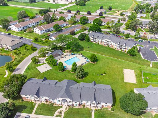 2121 Woodglen Dr - 3C, Sheboygan, WI 53081