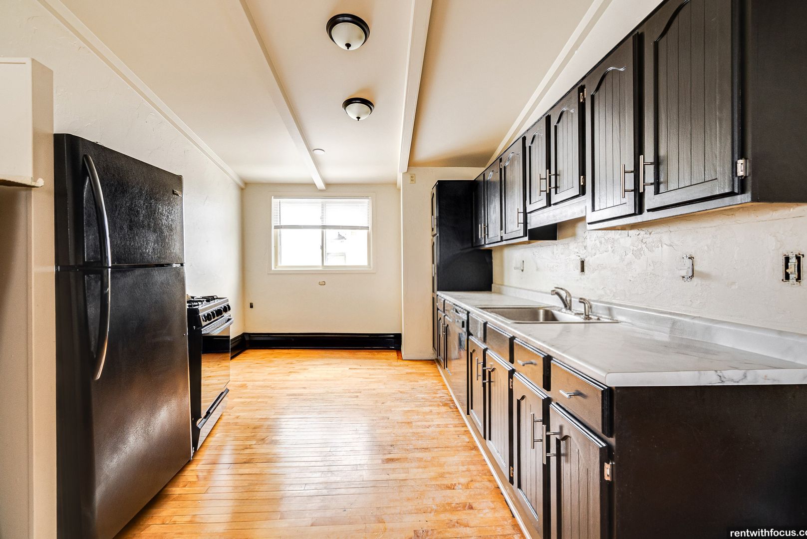 Oshkosh Apartment: 536 Algoma Blvd