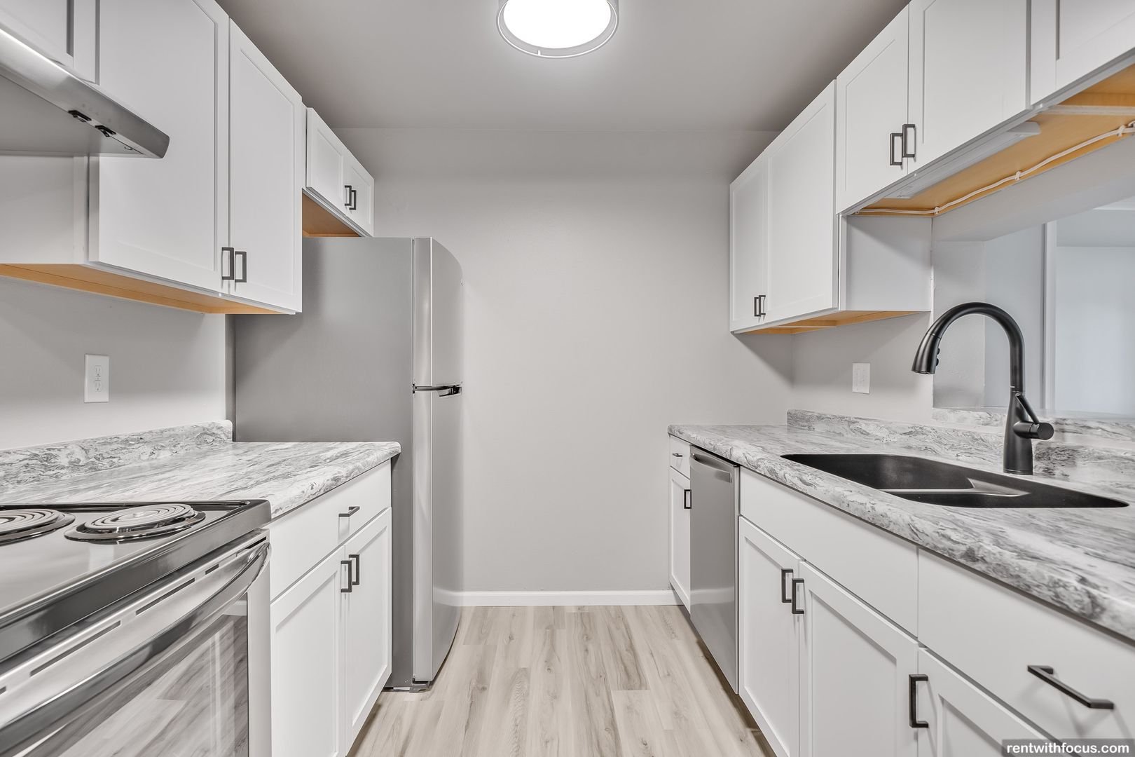 Green Bay Apartment: 100 W. Walnut St.