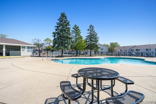 425 Southtowne Dr. - I202, South Milwaukee, WI 53172