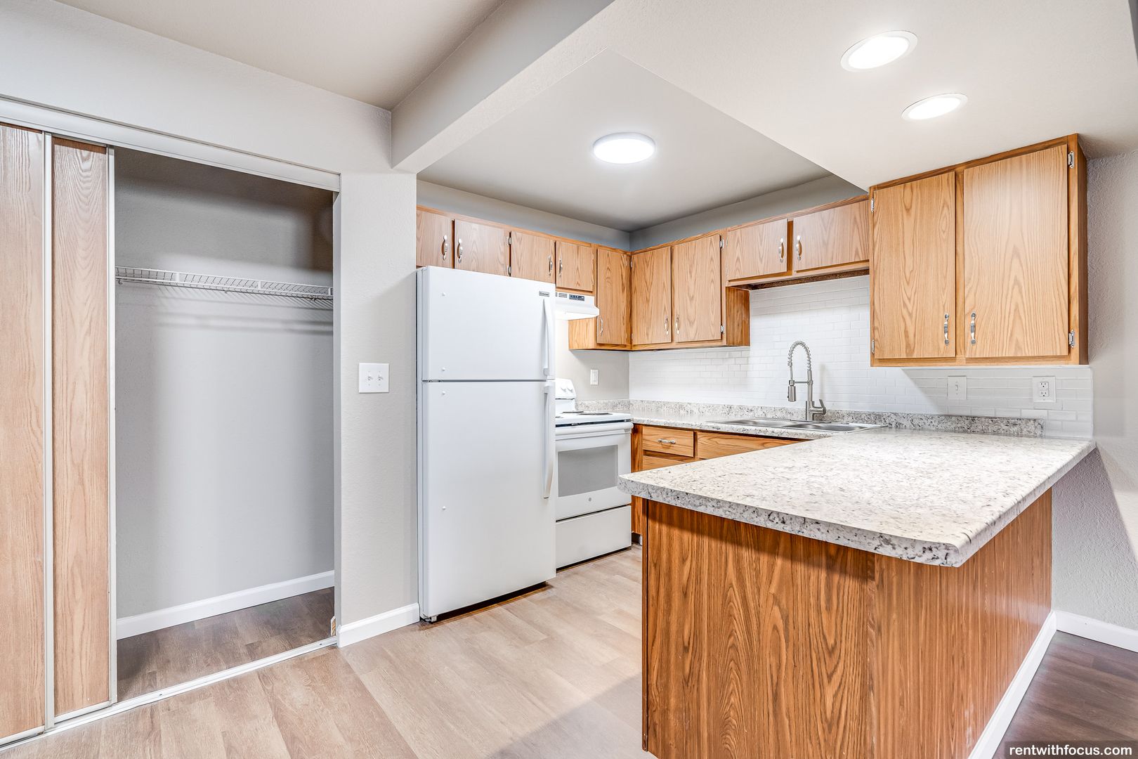 Fond Du Lac Apartment: 263, 265, 267 Grand Court