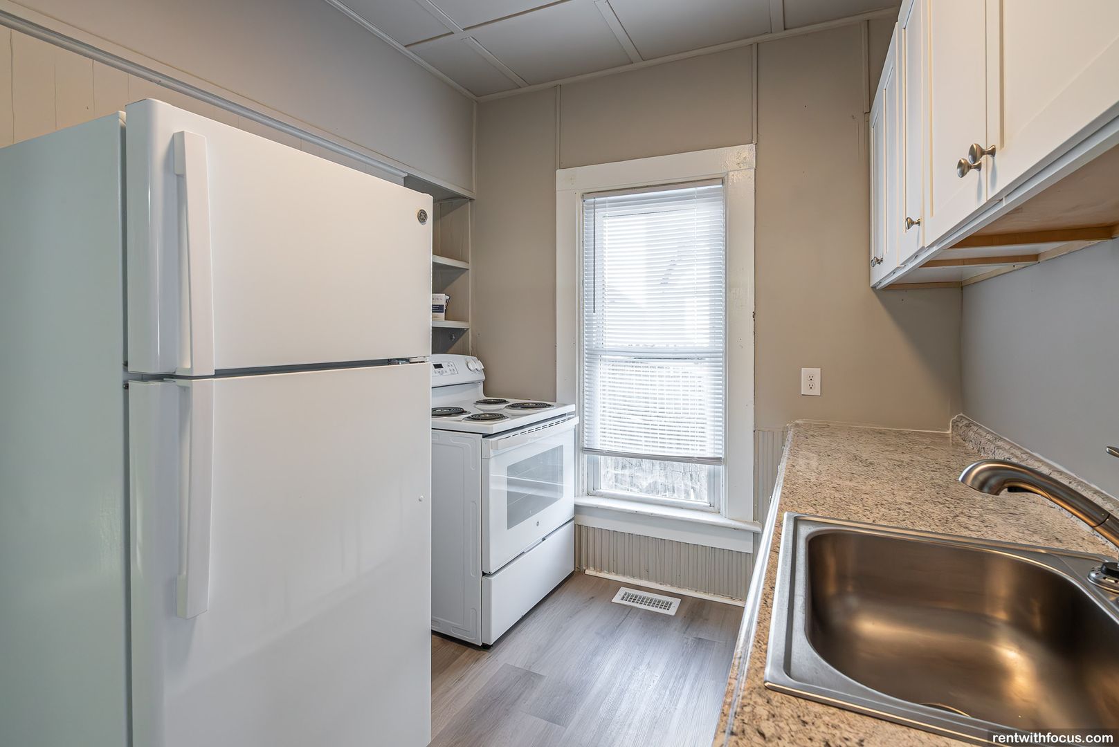 Oshkosh Apartment: 716 Central St.