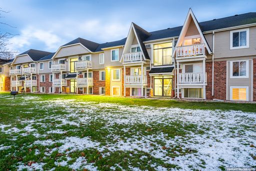 2121 Woodglen Dr - 3C, Sheboygan, WI 53081