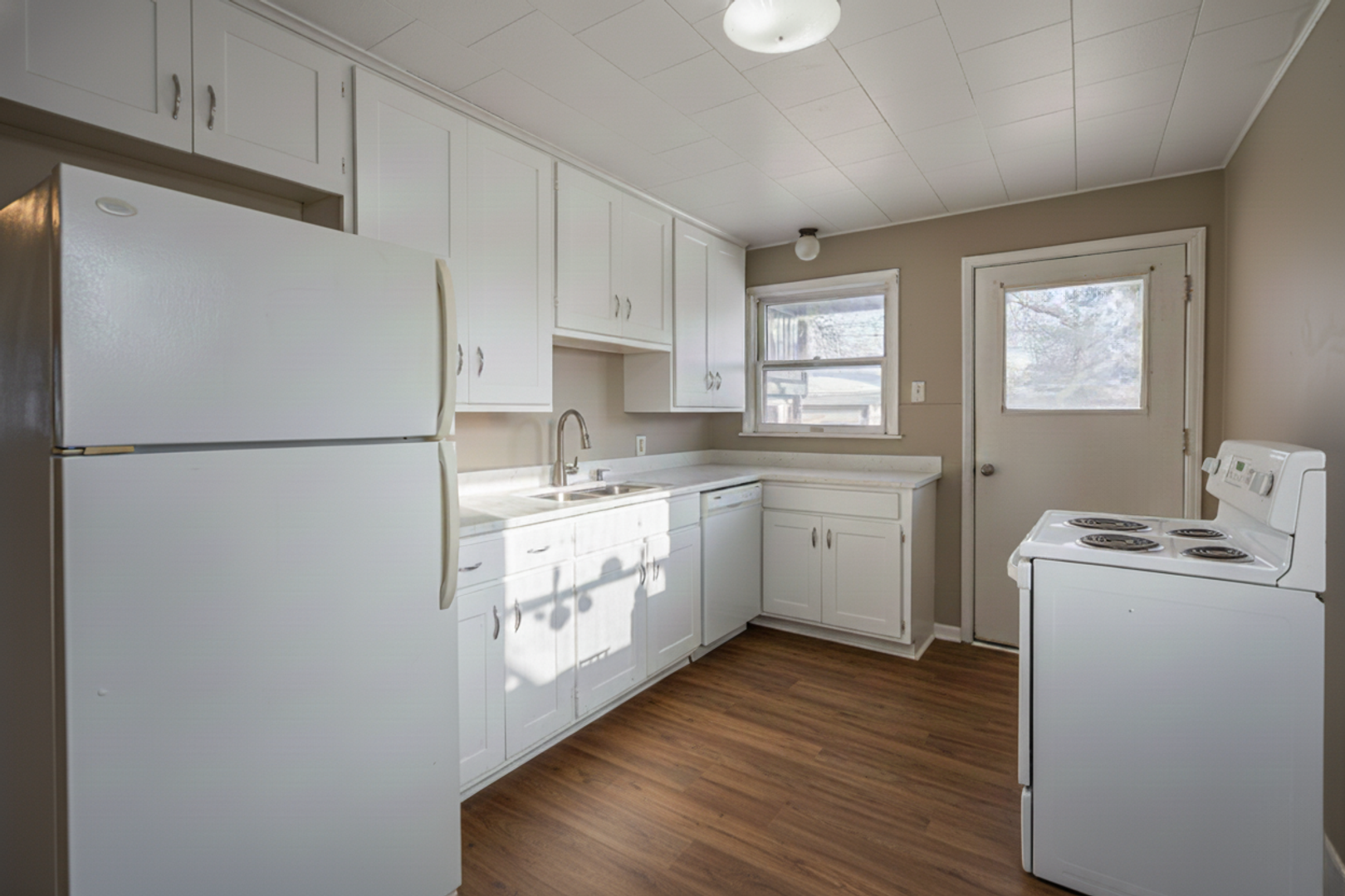 Neenah Apartment: 610 Maple Street