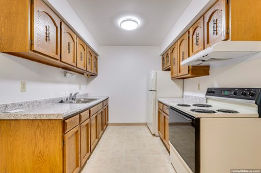 Maple Crest Apartments – photo 1
