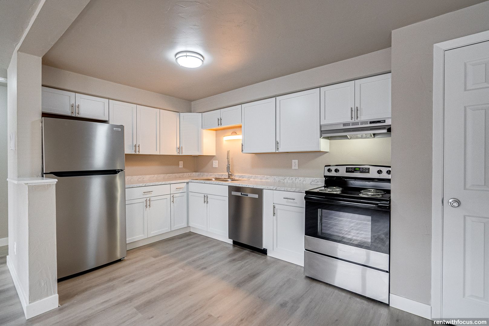 Green Bay Apartment: 2323 Eastman Ave