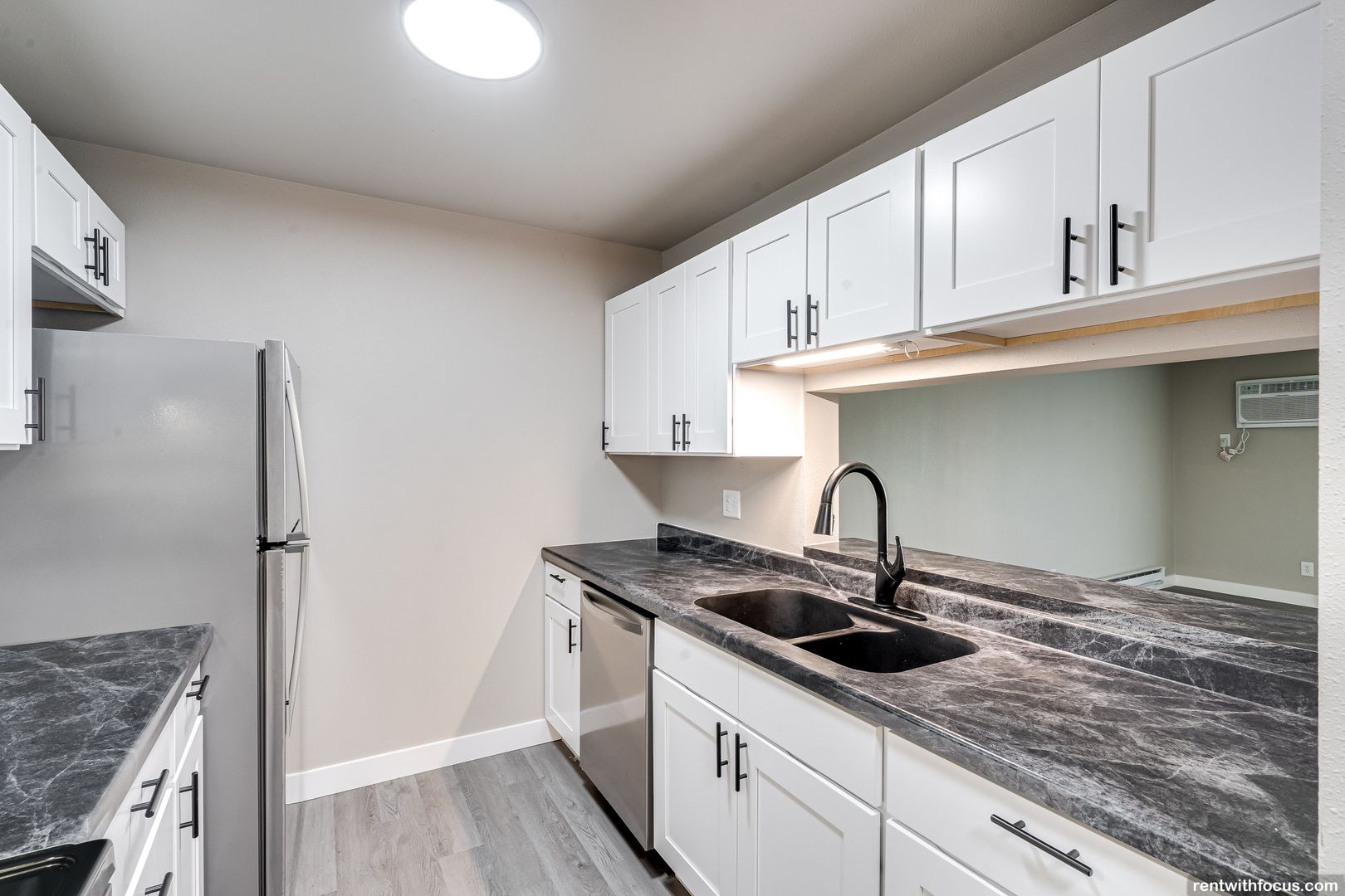Green Bay Apartment: 100 W. Walnut St.
