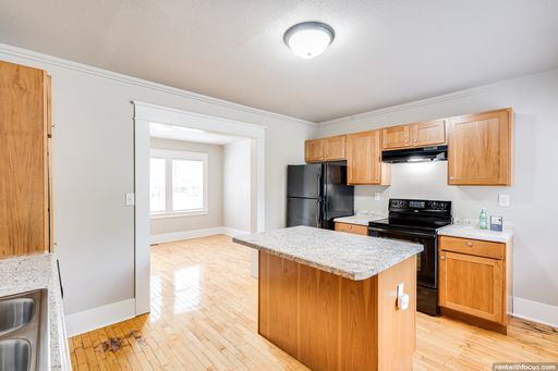 1202 Summit Ave. – photo 1