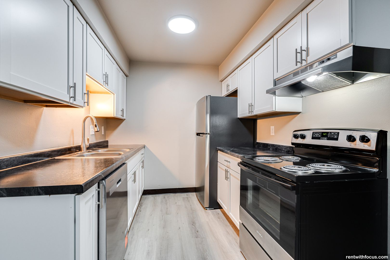 Appleton Apartment: 2109 Maplecrest Dr.