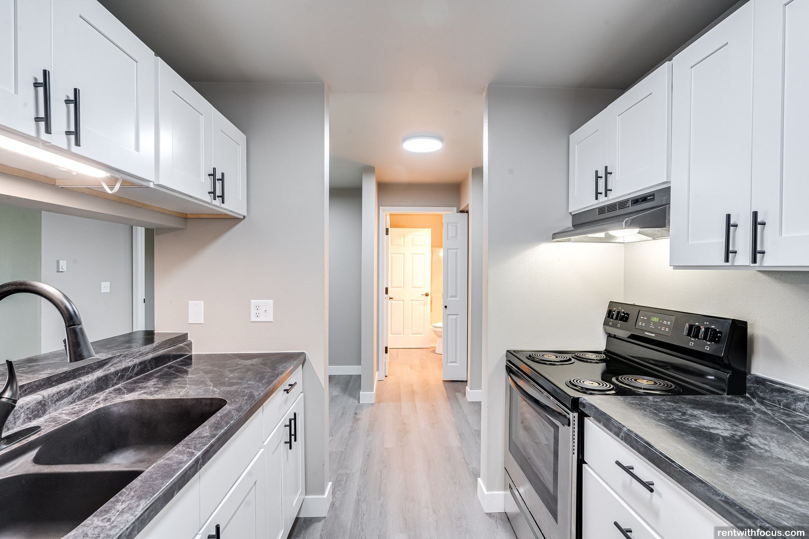 Green Bay Apartment: 100 W. Walnut St.