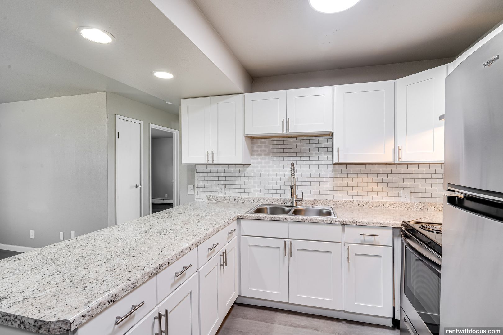 South Milwaukee Apartment: 335, 339, 407 Southtowne Dr.