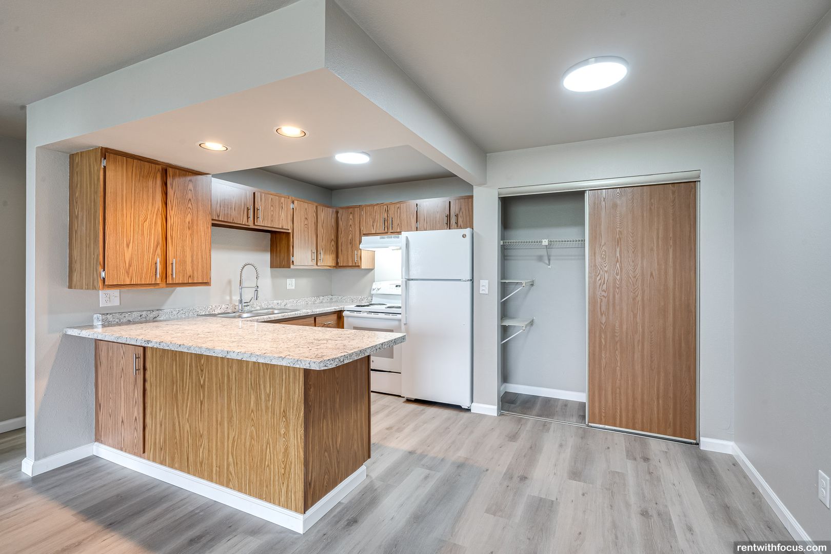 Fond Du Lac Apartment: 818, 824 Security Drive