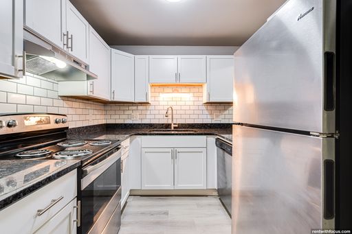 Camelot Court Apartments – photo 1