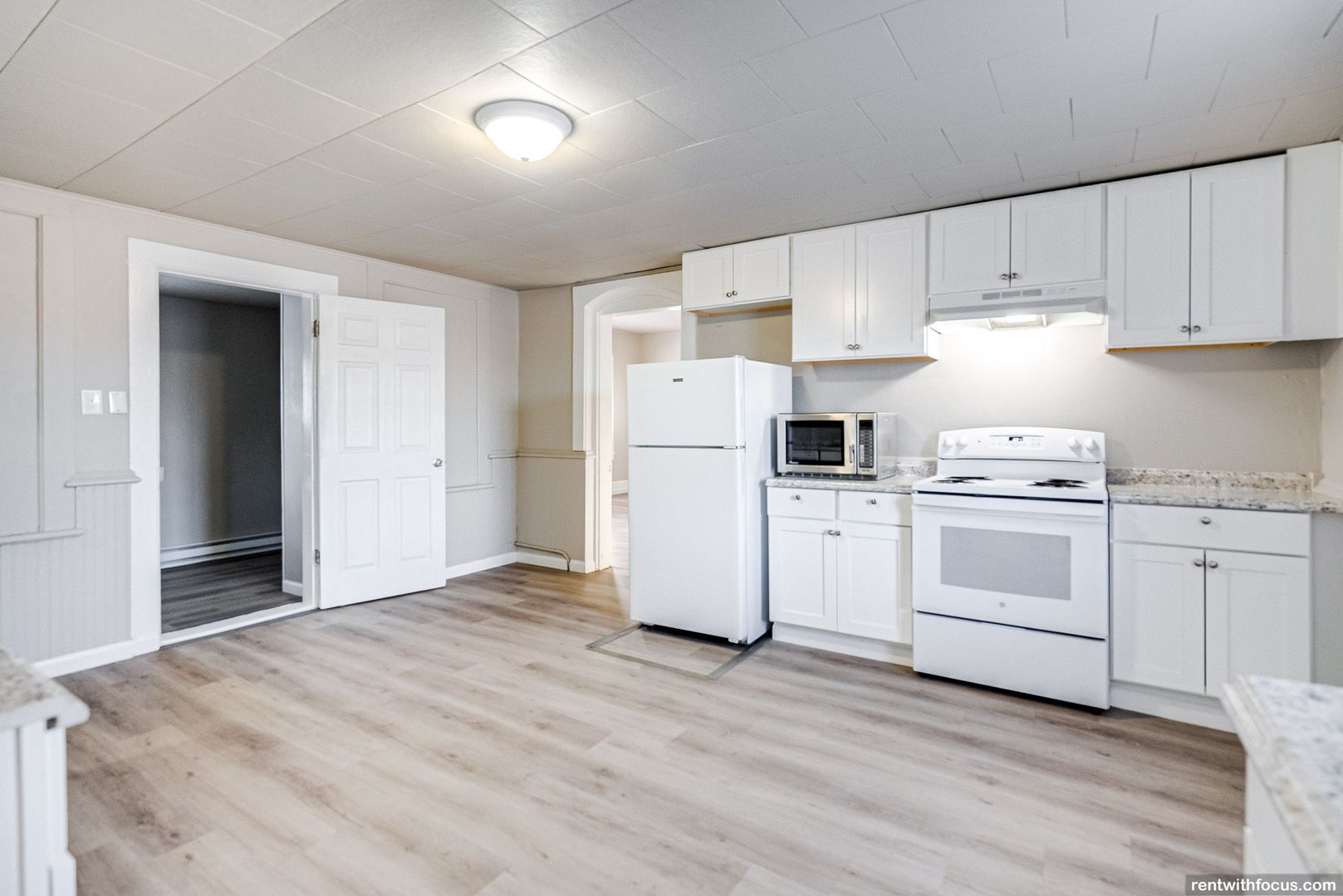 Menasha Apartment: 213 Manitowoc St.