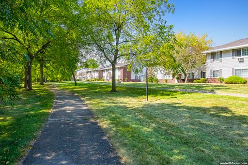 425 Southtowne Dr. - I202, South Milwaukee, WI 53172