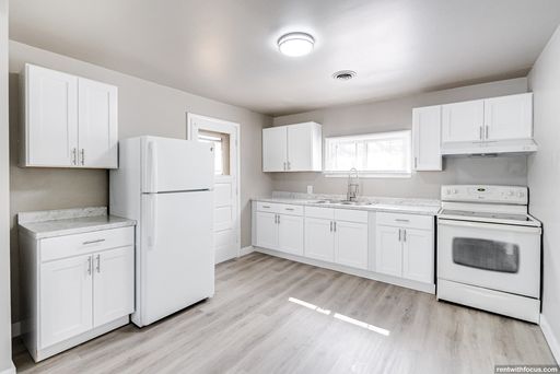 1001 Main Ave - 1/2