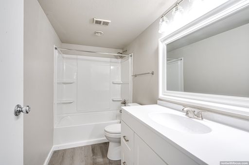 425 Southtowne Dr. - I202, South Milwaukee, WI 53172
