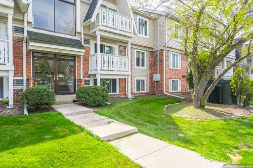 2121 Woodglen Dr - 3C, Sheboygan, WI 53081
