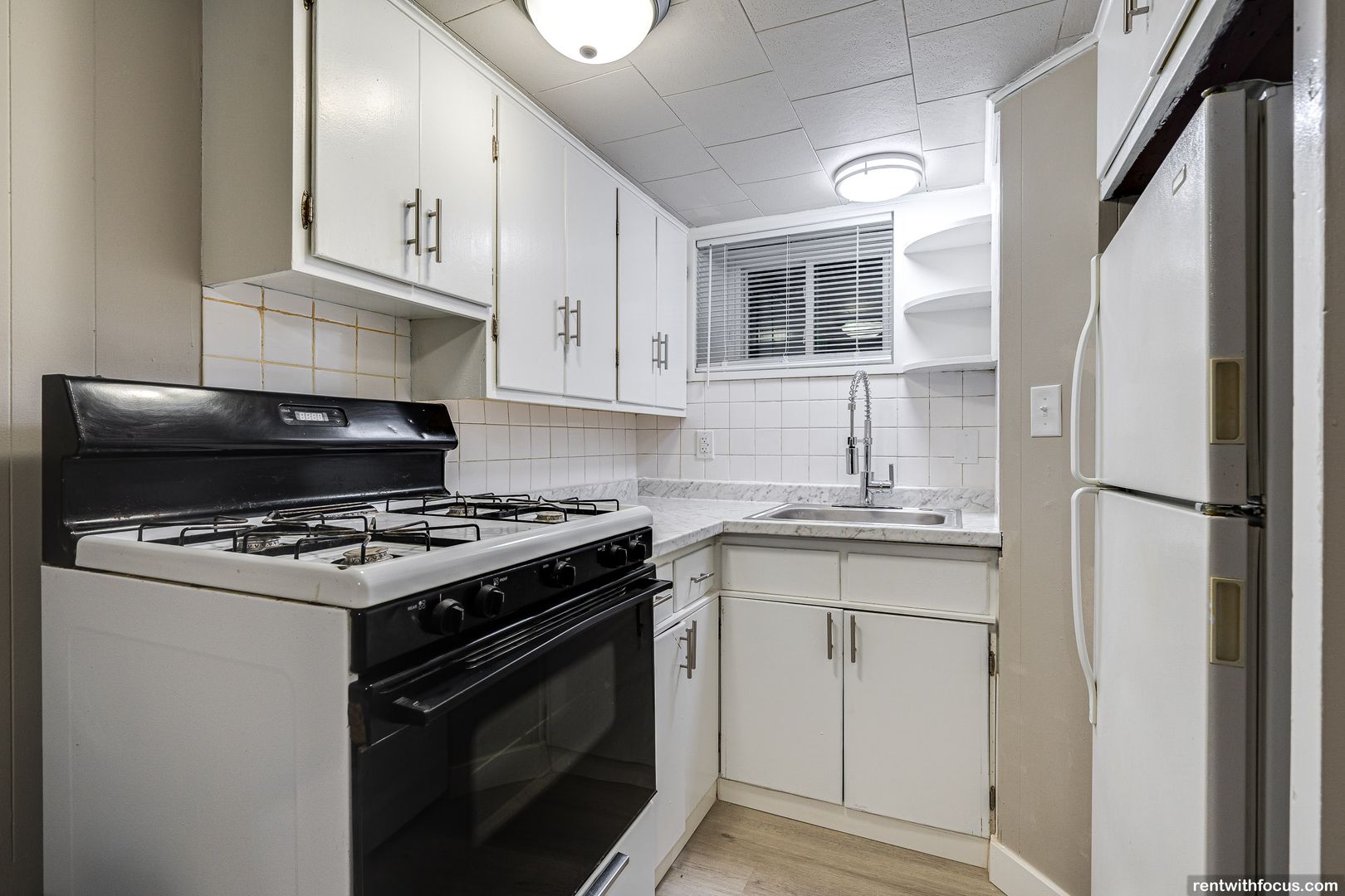 Oshkosh Apartment: 536 Algoma Blvd