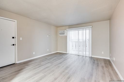 2121 Woodglen Dr - 3C, Sheboygan, WI 53081