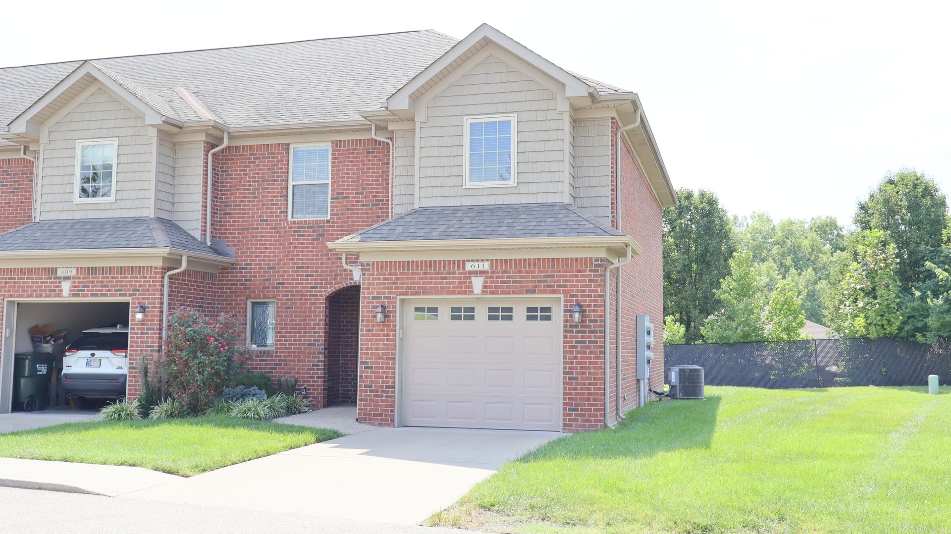 New Albany Apartment: 611 Knob Hill Rd