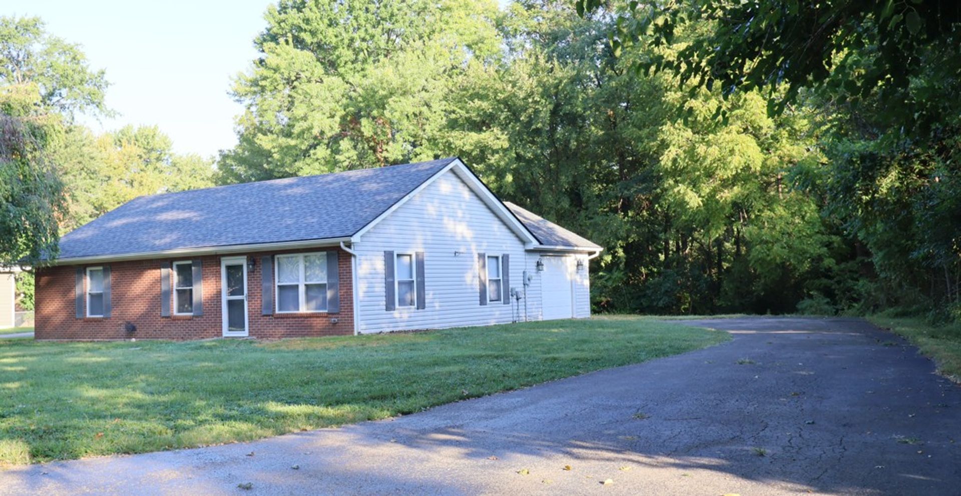 New Albany House: 2401 Mona Vista Ct