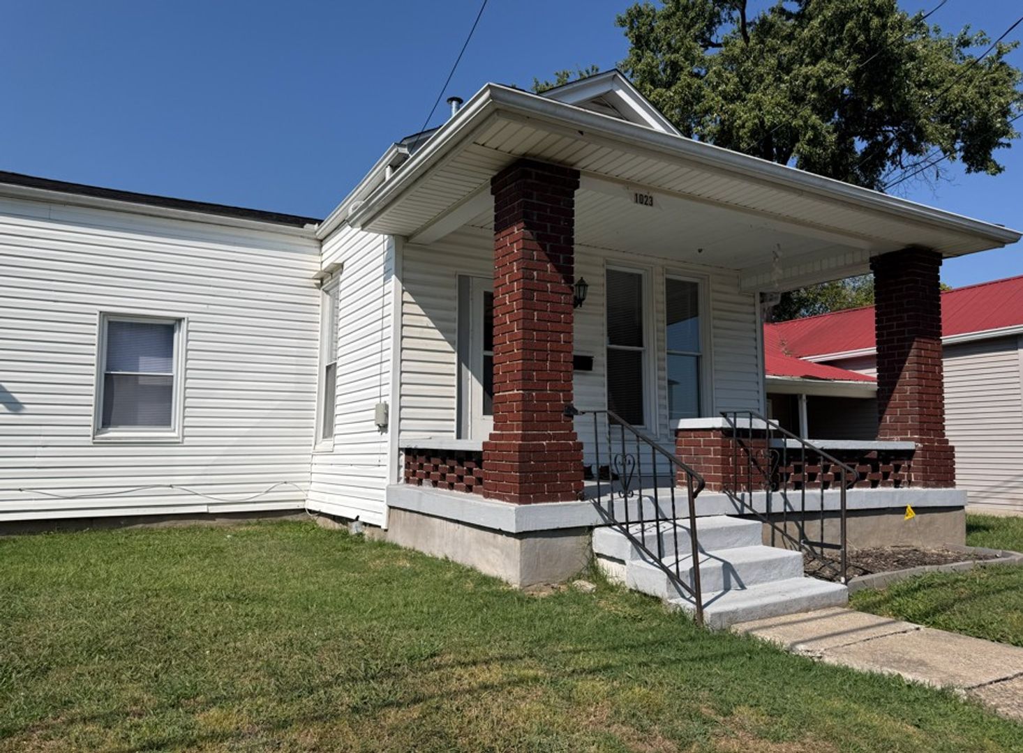 Jeffersonville House: 1023 Thomas V Bryant Dr