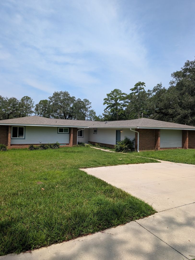 Tallahassee Apartment: Villas Court S