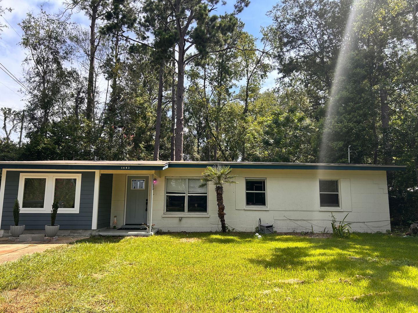 Tallahassee House: 1682 Mayhew St