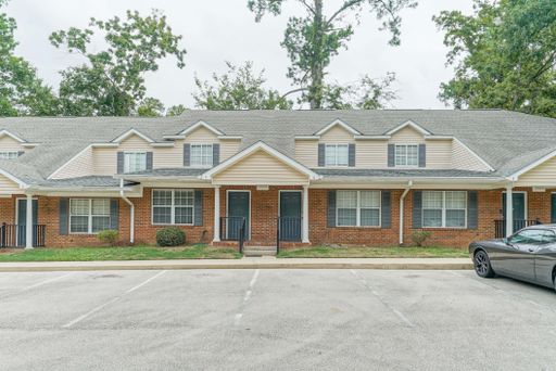 3 bedroom 3 bathroom home near FSU and TCC available NOW! – photo 1
