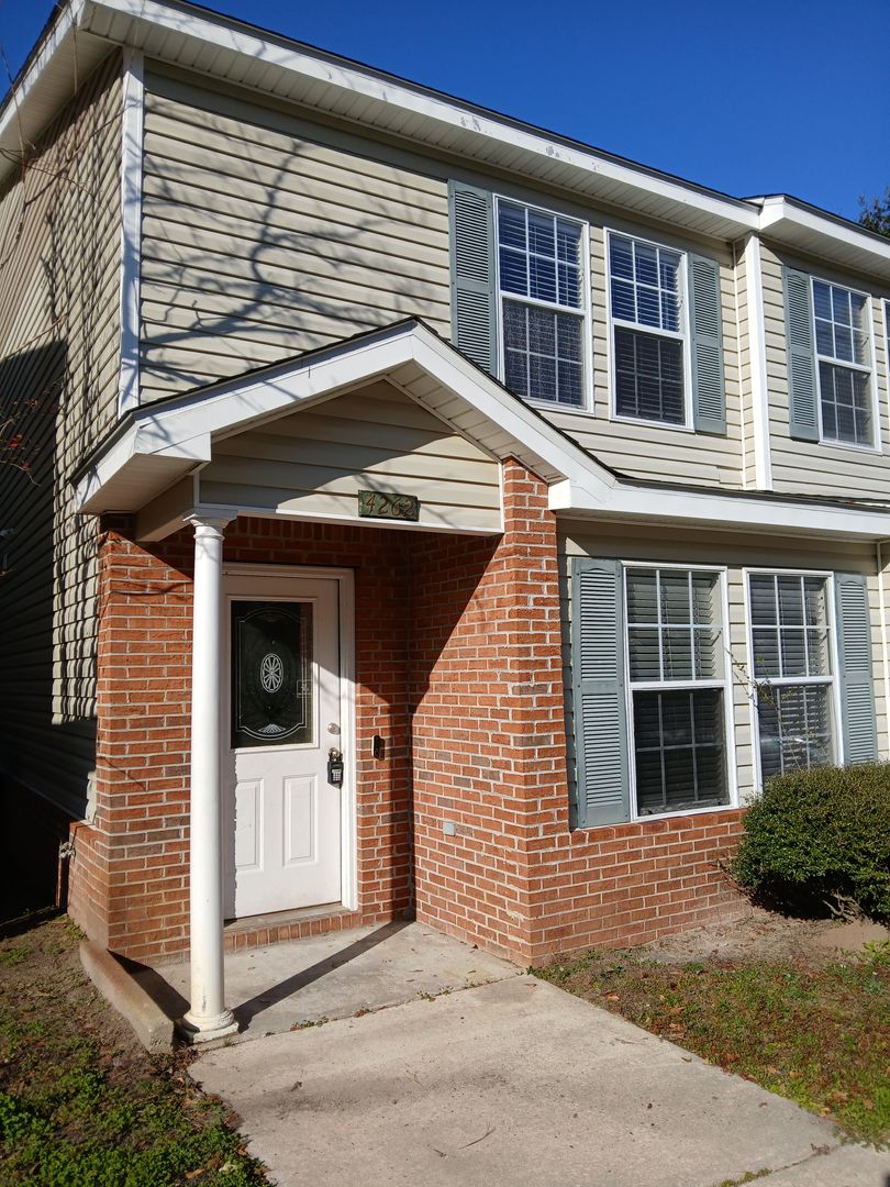 Tallahassee Townhome: Augustus Oak Court
