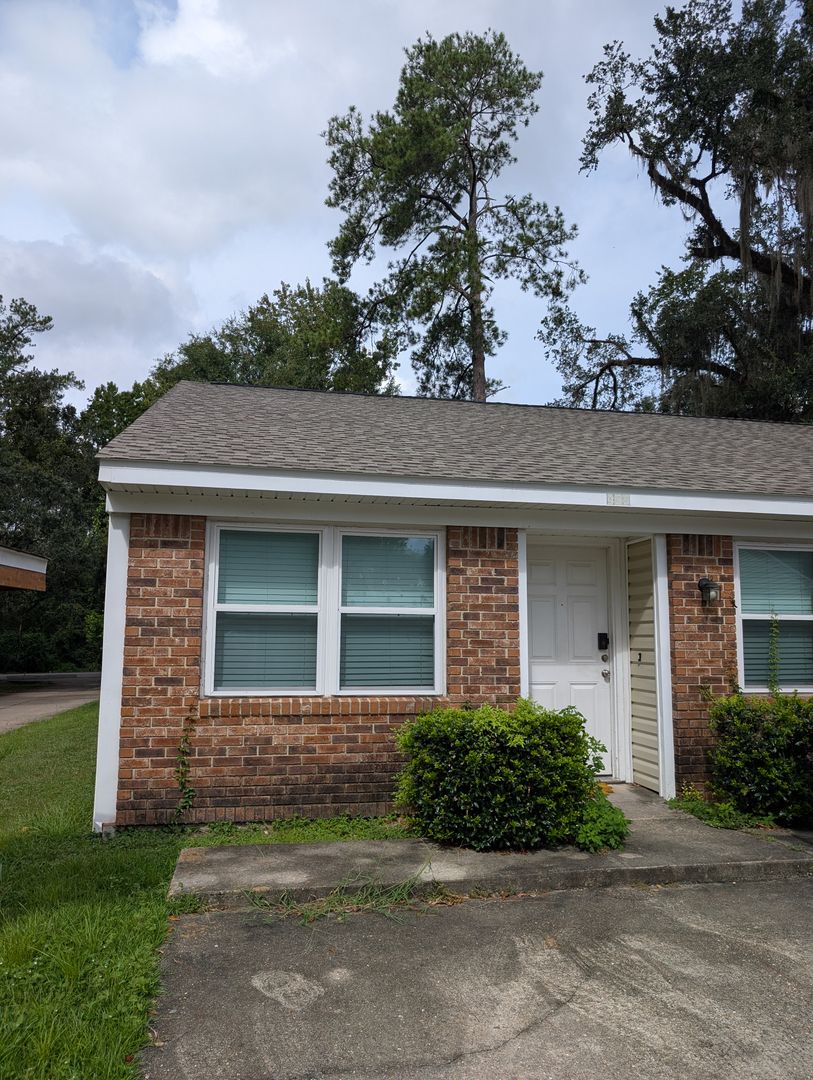 Tallahassee Apartment: Cactus Street