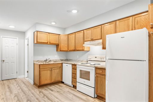 2 Bed / 1 Bath – $1350/mo | Newly Renovated | Prime Madison Location – photo 1