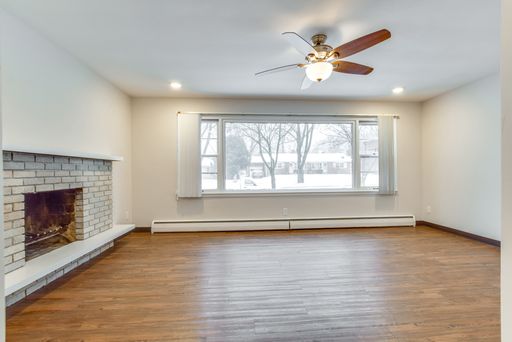 Bright & Updated 2-Bed Main Floor Unit with Private Entrance! – photo 1